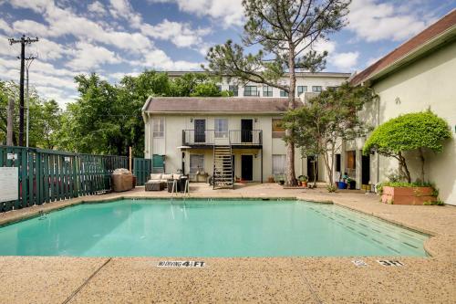 Vacation Rental Near Downtown Dallas 4 Miles Away in Highland Park