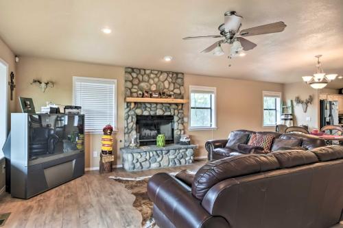 Cozy Ruidoso Home with Deck Near Grindstone Lake - image 10