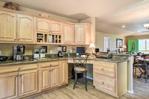 Cozy Ruidoso Home with Deck Near Grindstone Lake - image 9