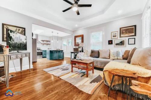 Cozy Bungalow mins away from Candler park & Emory