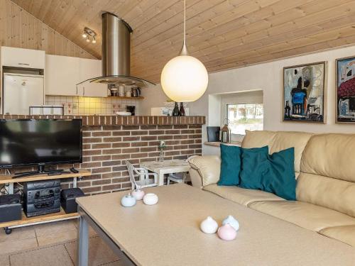  Three-Bedroom Holiday home in Blåvand 16 in Ho
