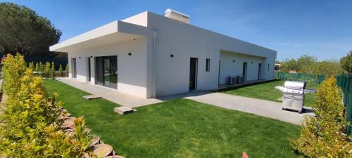 สวน, Valverde 3 Villa, Vilamoura, Algarve, only 5 minutes from Marina, Golf and Beach in คาตีรา