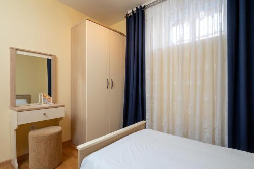 One-Bedroom Apartment image 10