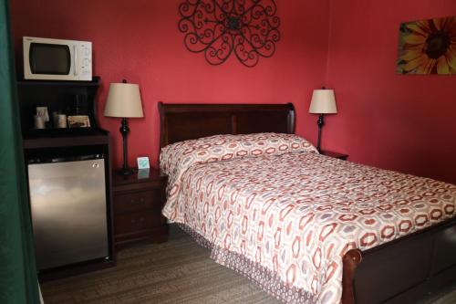 Lake View Lodge Room Type - Queen Room with Two Queen Beds