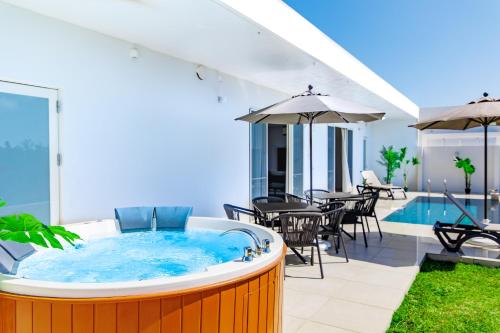 발코니/테라스, 크리스탈 빌라 베이사이드 (Crystal Villa Bayside) in 시기라 해변