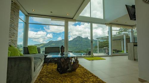Casa Moderna con Piscina Climatizada Altos del María (Casa Moderna con Piscina Climatizada Altos del Maria) in La Laguna