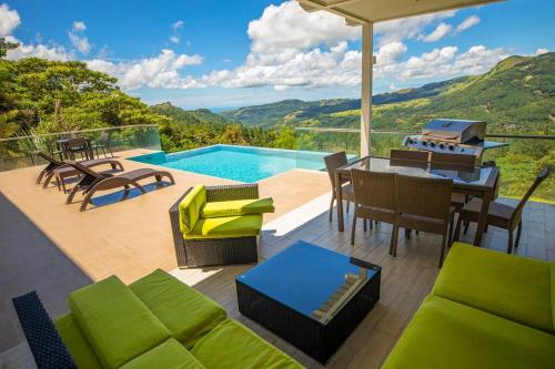 Casa Moderna con Piscina Climatizada Altos del María (Casa Moderna con Piscina Climatizada Altos del Maria) in La Laguna