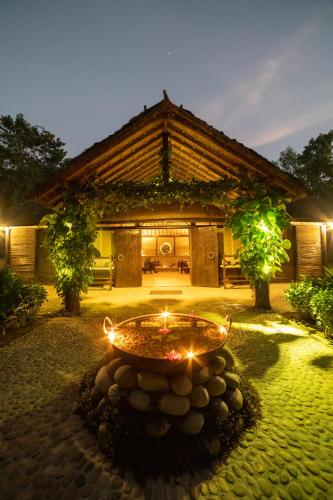 مدخل, Tiger Tops Karnali Lodge in Thakudwara