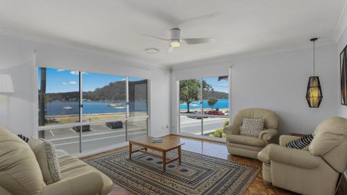 Family Beachhouse - Waterfront Ettalong Beach