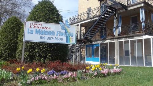 B&B Victoriaville - MHotel Domaine l'Envolée- Maison Fleurie - Bed and Breakfast Victoriaville