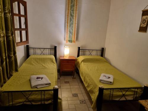 3 twin beds, 2 bunk beds