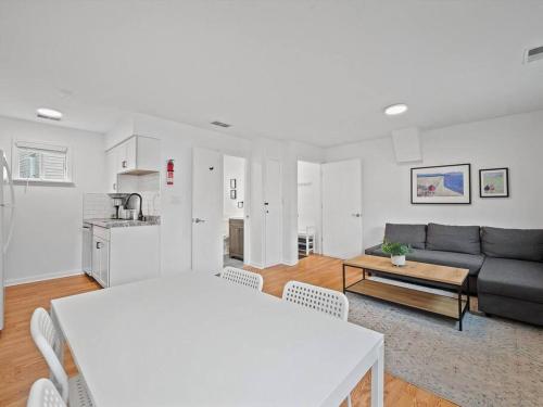 Bright, Quiet and Modern 1Bdr Apartment in Millvale, Lawrenceville