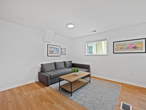 Bright, Quiet and Modern 1Bdr Apartment in Millvale, Lawrenceville
