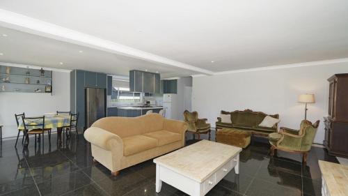 Instalaciones, Family Tides - Umina Beach in Ettalong Beach