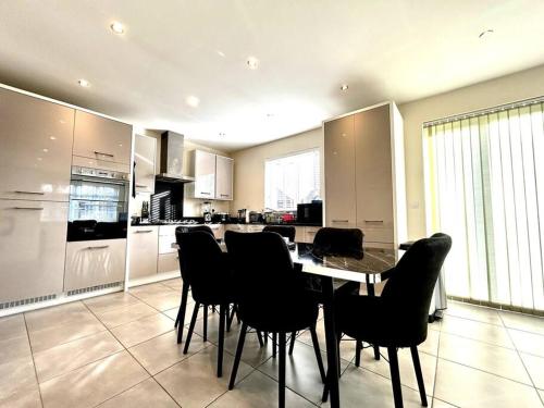 Konyha, Fantastic Holiday Home in Lee Chapel North