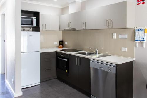 شقق أركانا موتور إن آند تيراس (Arkana Motor Inn & Terrace Apartments) in ماونت جامبير