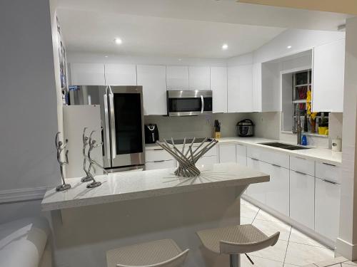 Beautiful House 7 min from Miami Airport w FREE parking in Miami, USA