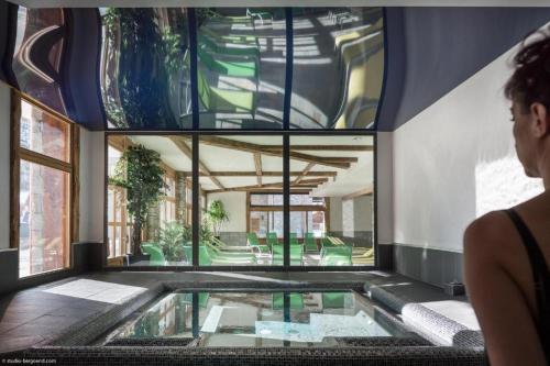 スチームルーム, résidence 4 étoiles (residence 4 etoiles) in ティニュ