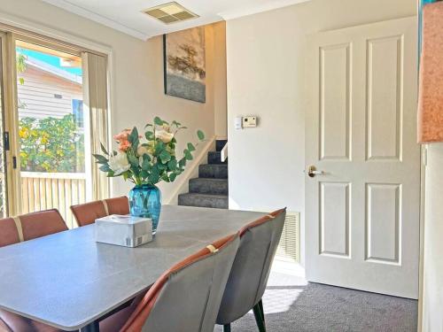 Létesítmények, StayAU Ringwood 2BR Rental House meters from Eastland in Mitcham