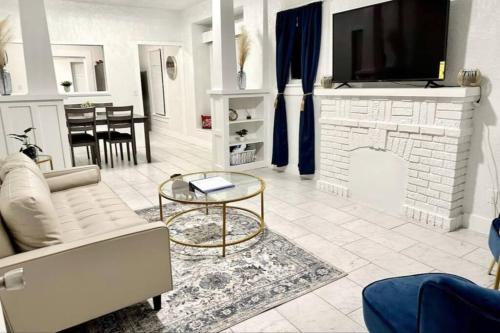 Charming home close to downtown