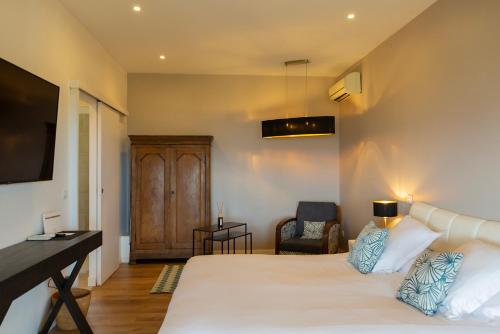SWIM LODGE HOTEL - image 6