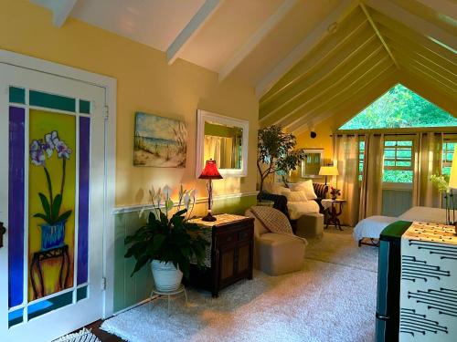 Private Romantic Getaway - image 13