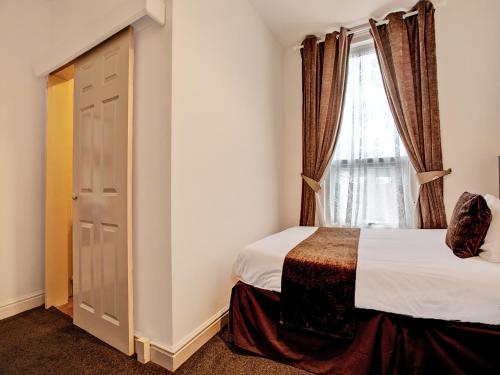 The Waverley Hotel - image 10