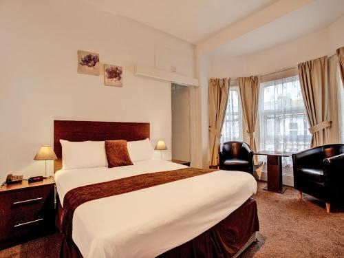 The Waverley Hotel - main image