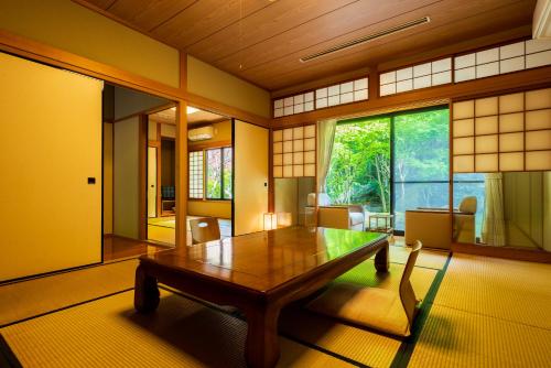 Superior Japanese-Style Room