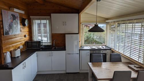virtuve, Snowdonia Log cabin in Trawsfynydd