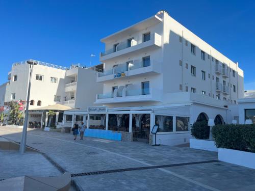 Apartamentos Playa Sol - image 2