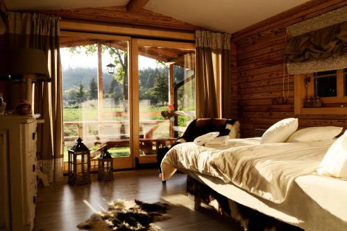2 bedrooms, 4 beds