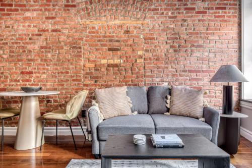 SoHo 2BR w WD Balcony nr Whole Foods NYC-892, New York (Foto 2)