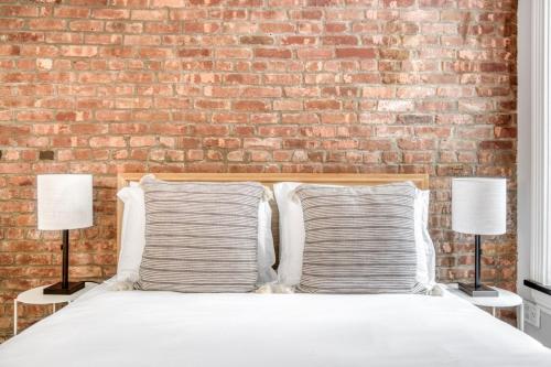SoHo 2BR w WD Balcony nr Whole Foods NYC-892, New York (Foto 8)