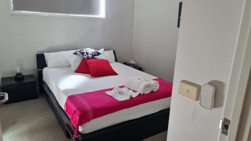 Guestroom, Qure Restaurant and Apartments Canberra Bruce in Northern Canberra