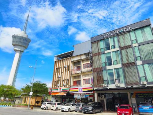 Riverbank Kuantan by Glex