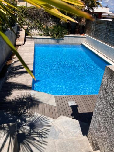 2 pièces rez-de-jardin dans maison avec piscine - Location saisonnière - Villeneuve-Loubet