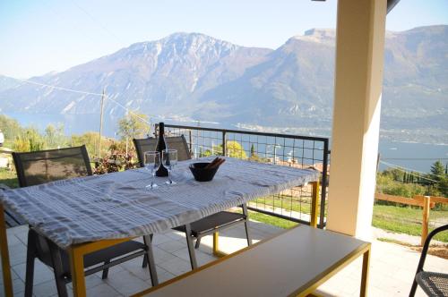 Villetta 56 Blu Yellow and Red Lake view Garden Private Parking by Garda Domus Mea