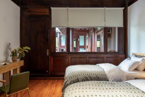 Standard Double or Twin Room image 10