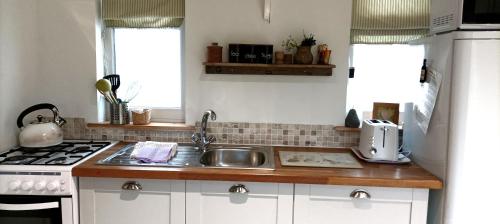 keuken, The Wood Cottage in Sawdon
