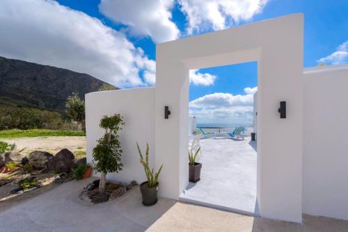 Amazing Vineyard View Luxury Villa with juccuzi! in 安普雷奧