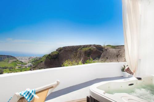 Amazing Vineyard View Luxury Villa with juccuzi! in 安普雷奧
