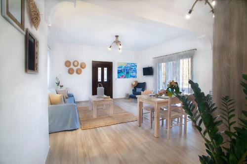 Amazing Vineyard View Luxury Villa with juccuzi! in 安普雷奧