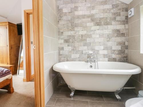 Primrose Cottage Ulverston - image 3