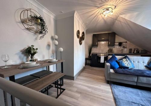 Cosy Attic Flat in Town Centre