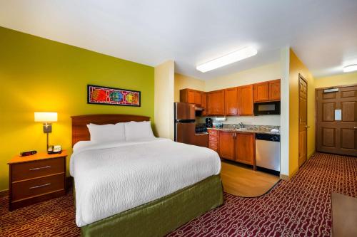 Sonesta Simply Suites Detroit Novi