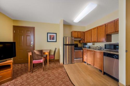 Sonesta Simply Suites Detroit Novi