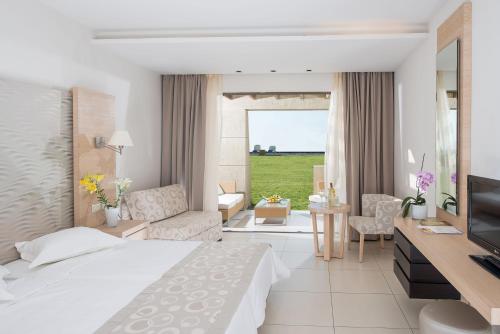 Double or Twin Room image 9