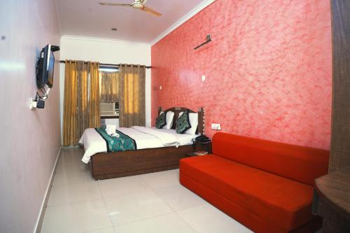 Deluxe Family Room image 7