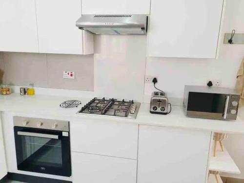 สิ่งอำนวยความสะดวก, Contemporary 2 bed in Suburbs - 2080 in บูลาวาโย